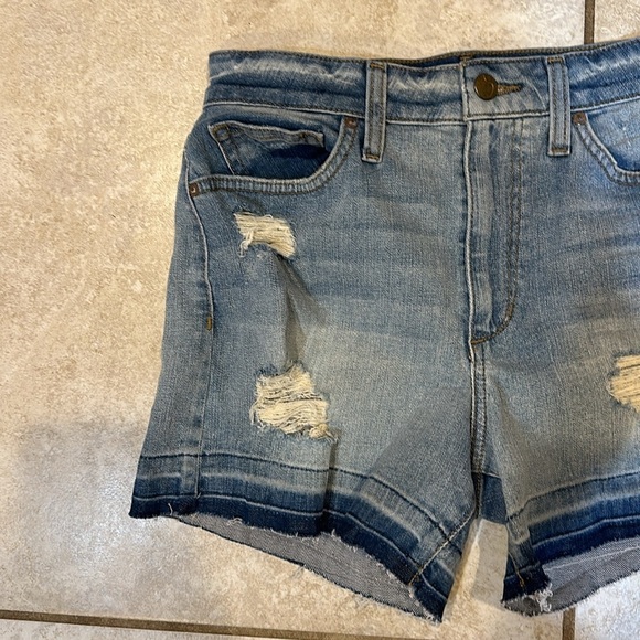 Joe’s Jeans Alston Released Hem Destroyed Midi Denim Shorts 26 - Picture 7 of 9